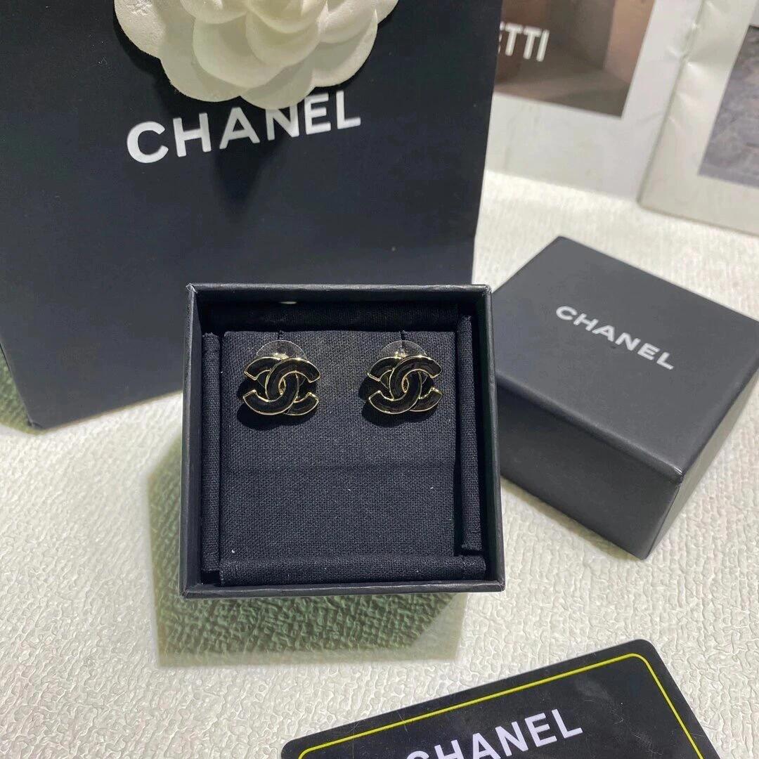 Chanel Pink Enamel CC Earrings - Best Replica Jewelry™