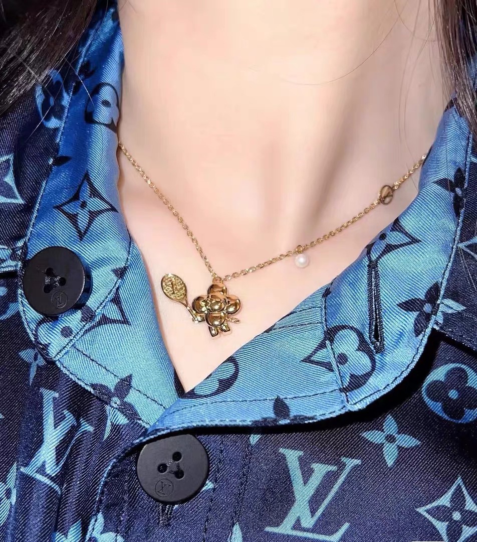 Louis Vuitton Tennis Racket Vivienne Pendant Necklace - Best Replica Jewelry™