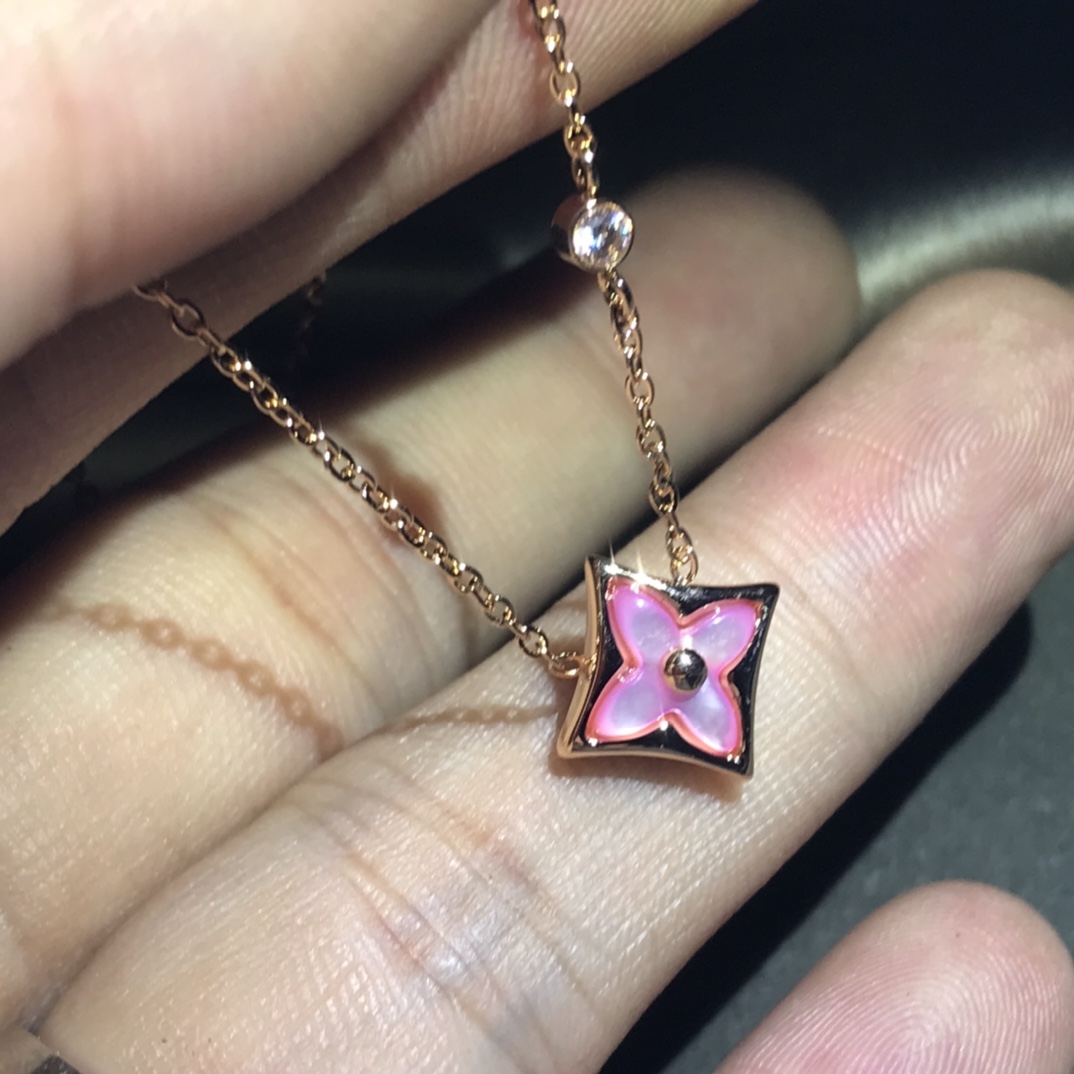 Louis Vuitton Pink Mother of Pearl Star Pendant Necklace in Rose Gold - Best Replica Jewelry™