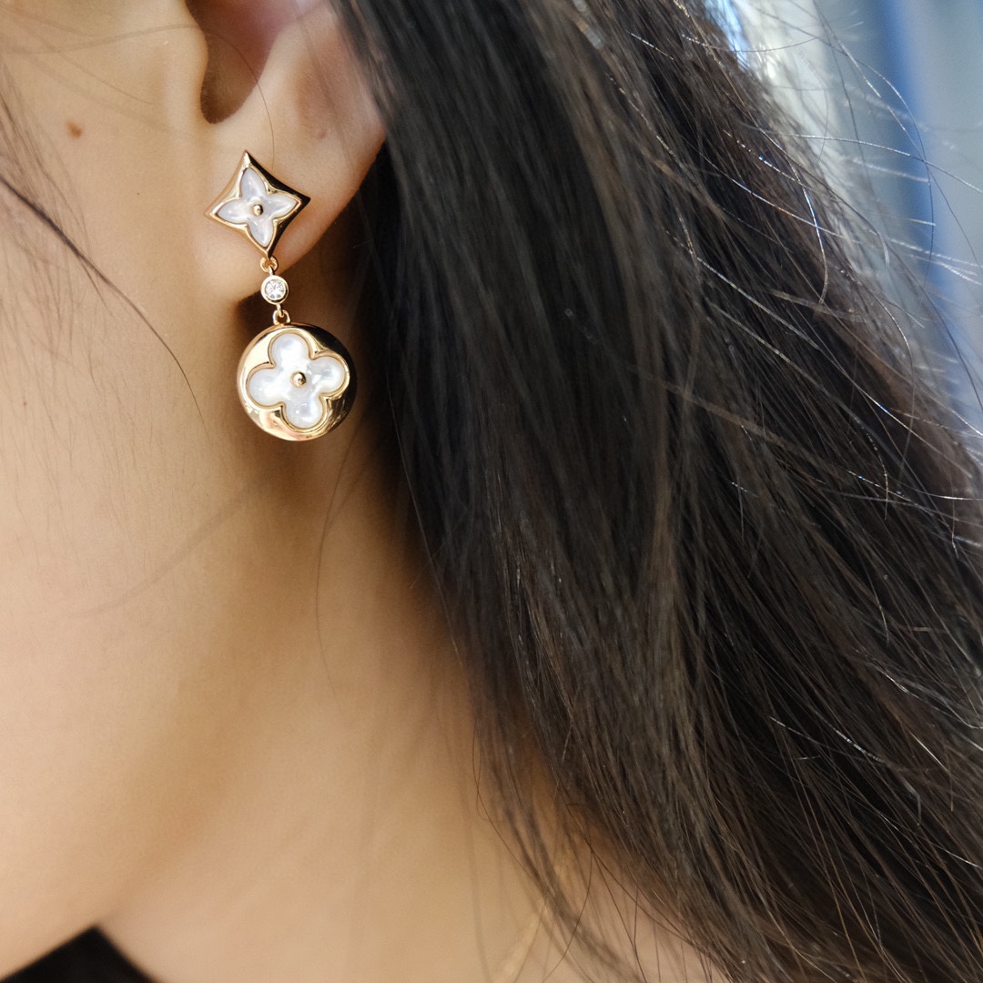 Louis Vuitton Color Blossom Long Earrings - Best Replica Jewelry™