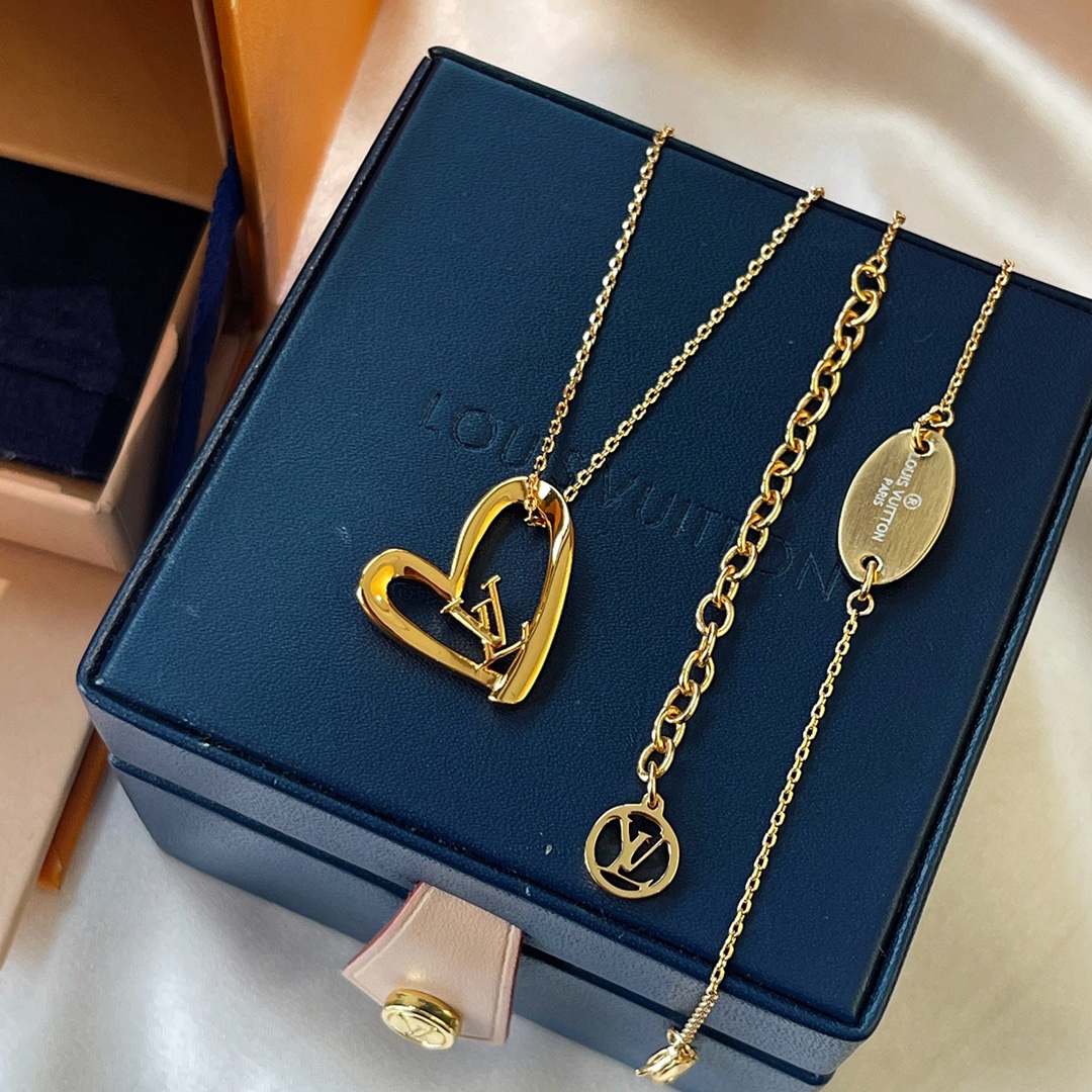 Louis Vuitton Hollow Heart Pendant Necklace - Best Replica Jewelry™