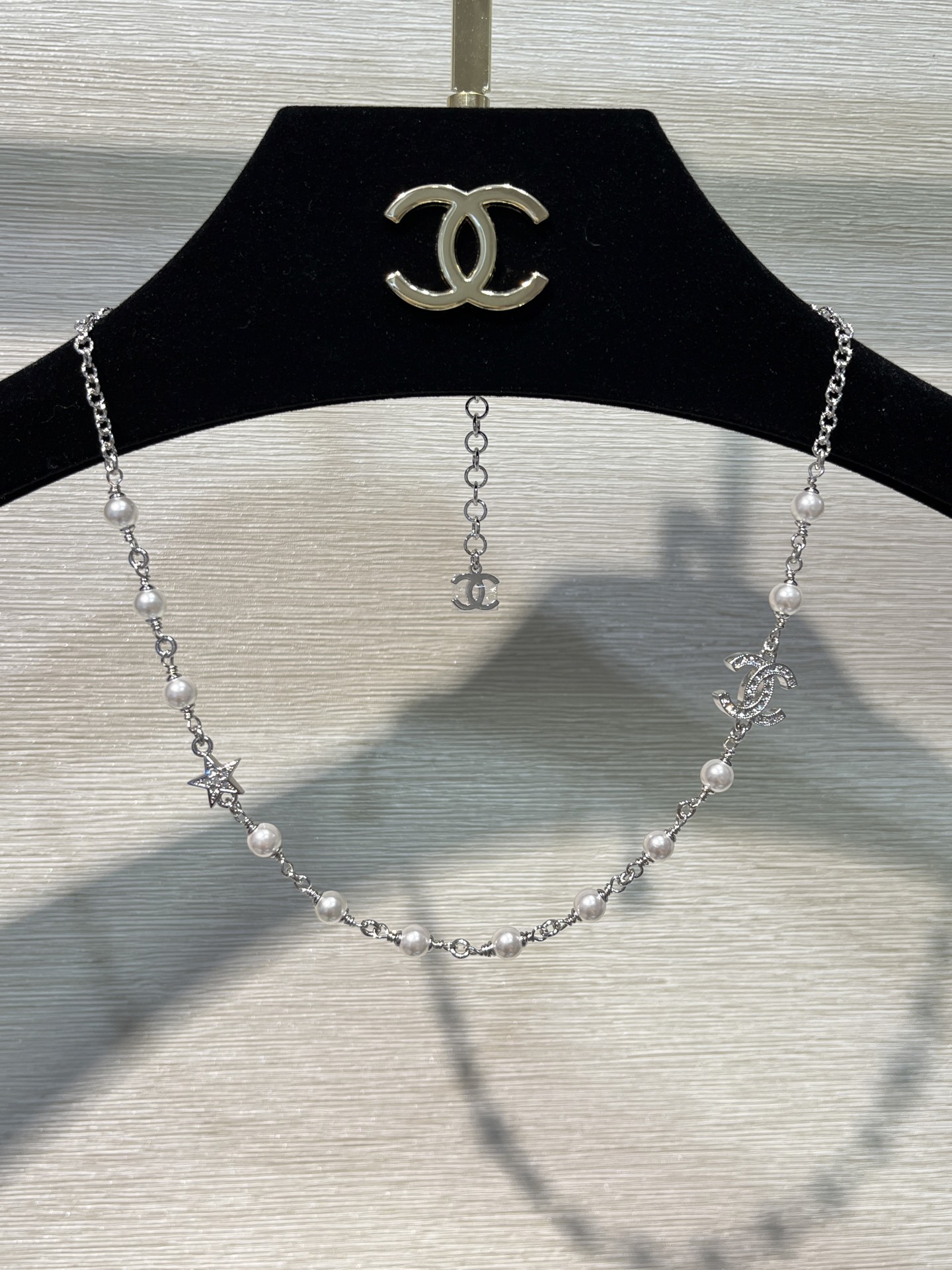 Chanel Pearl Floating CC Charm Silver Necklace - Best Replica Jewelry™