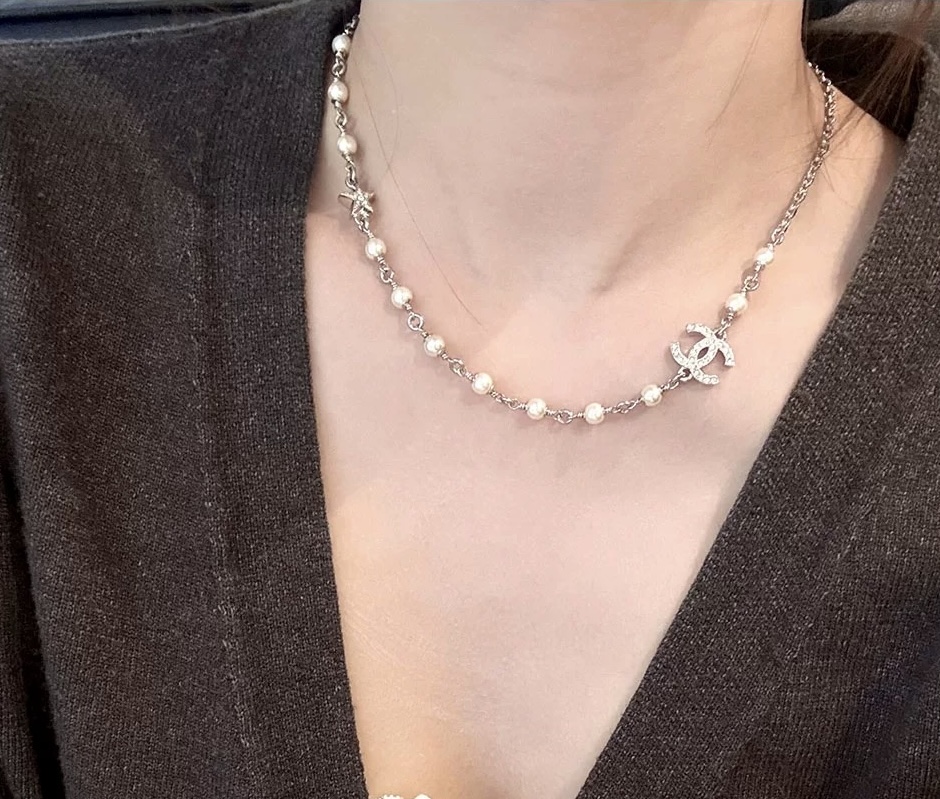 Chanel Pearl Floating CC Charm Silver Necklace - Best Replica Jewelry™