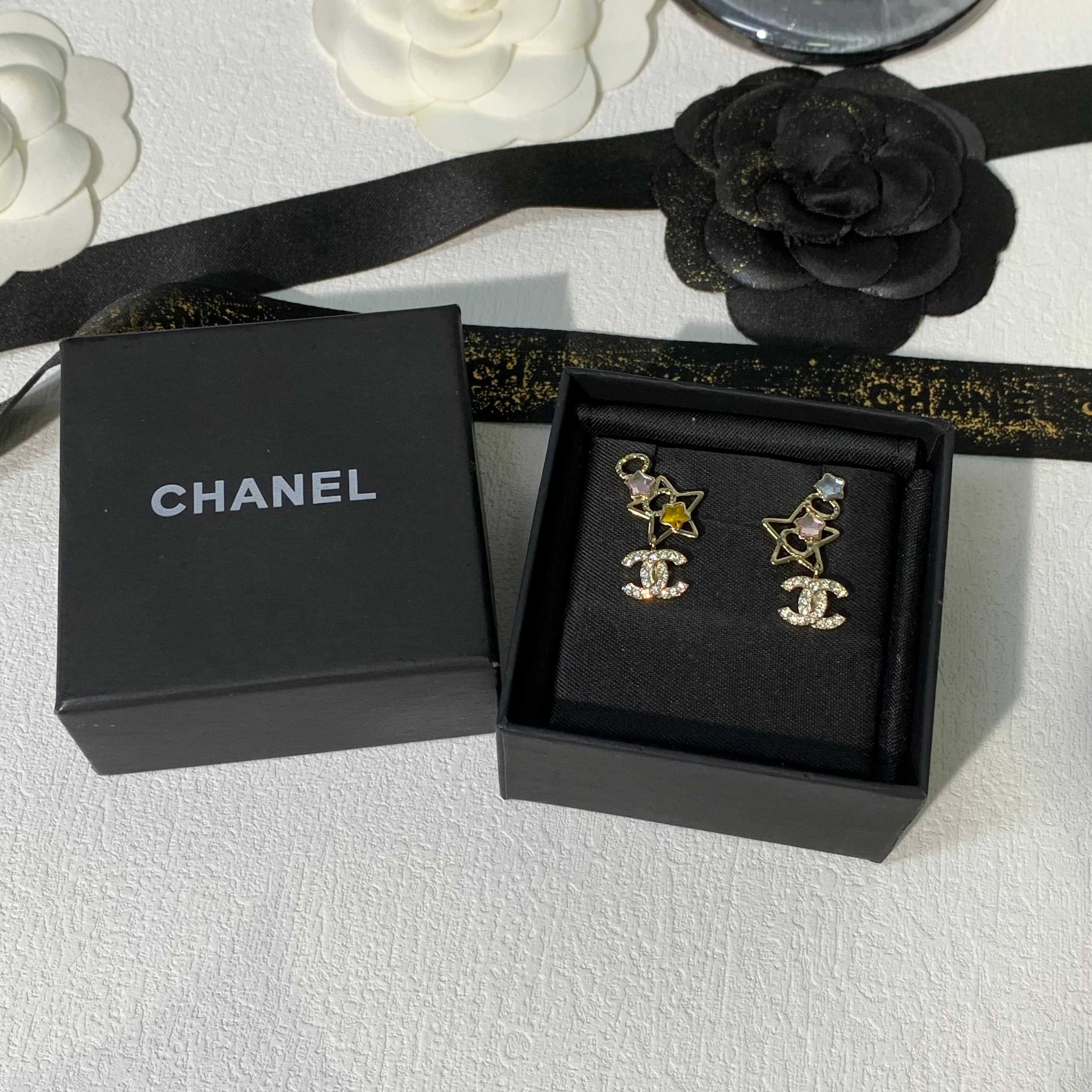 Chanel Asymmetric Color Gem Star Coco Drop Earrings - Best Replica Jewelry™