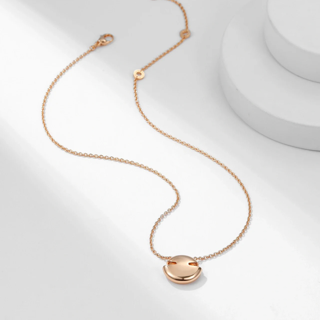 Bvlgari Cabochon Necklace in Rose Gold - Best Replica Jewelry™