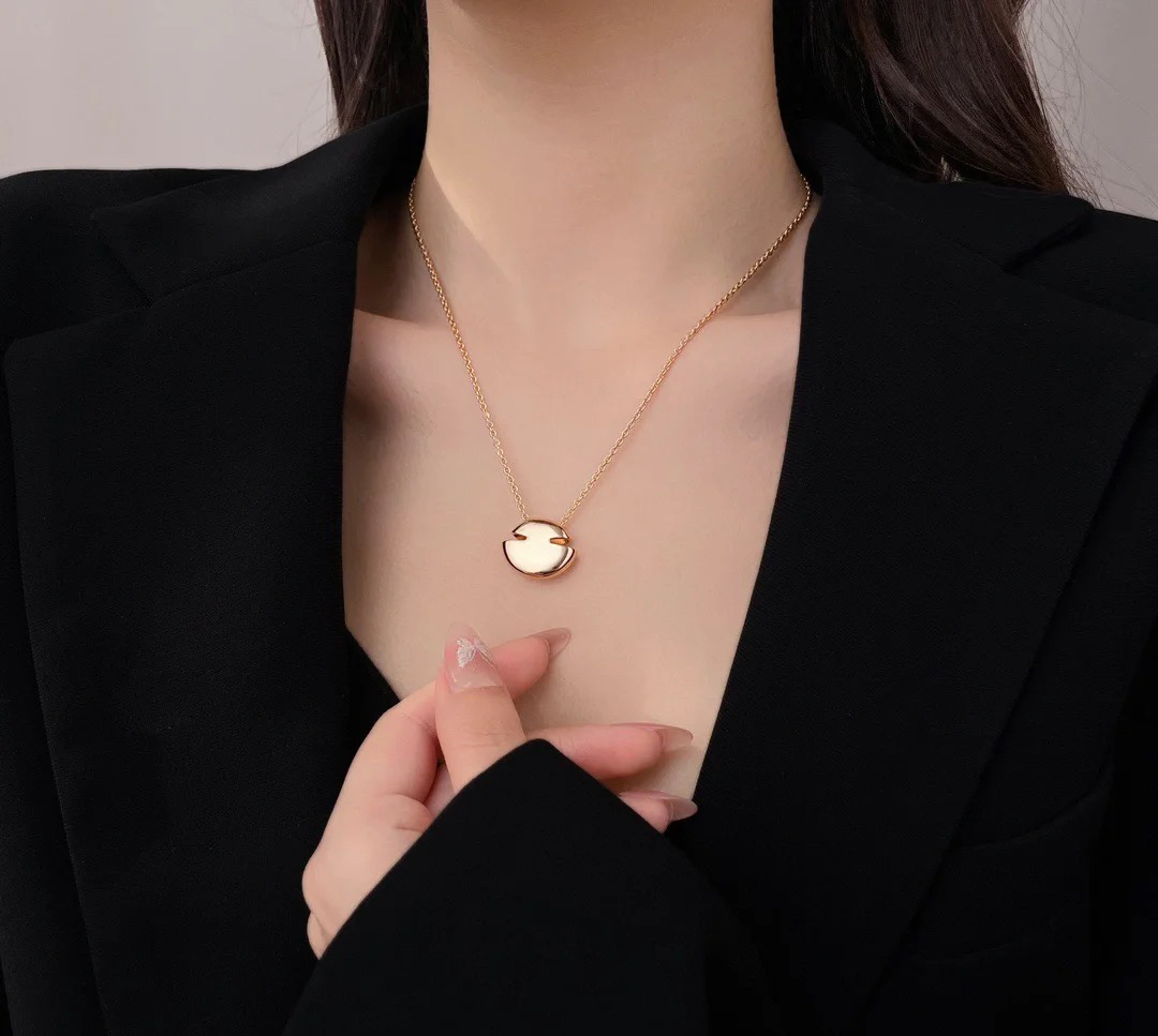 Bvlgari Cabochon Necklace in Rose Gold - Best Replica Jewelry™