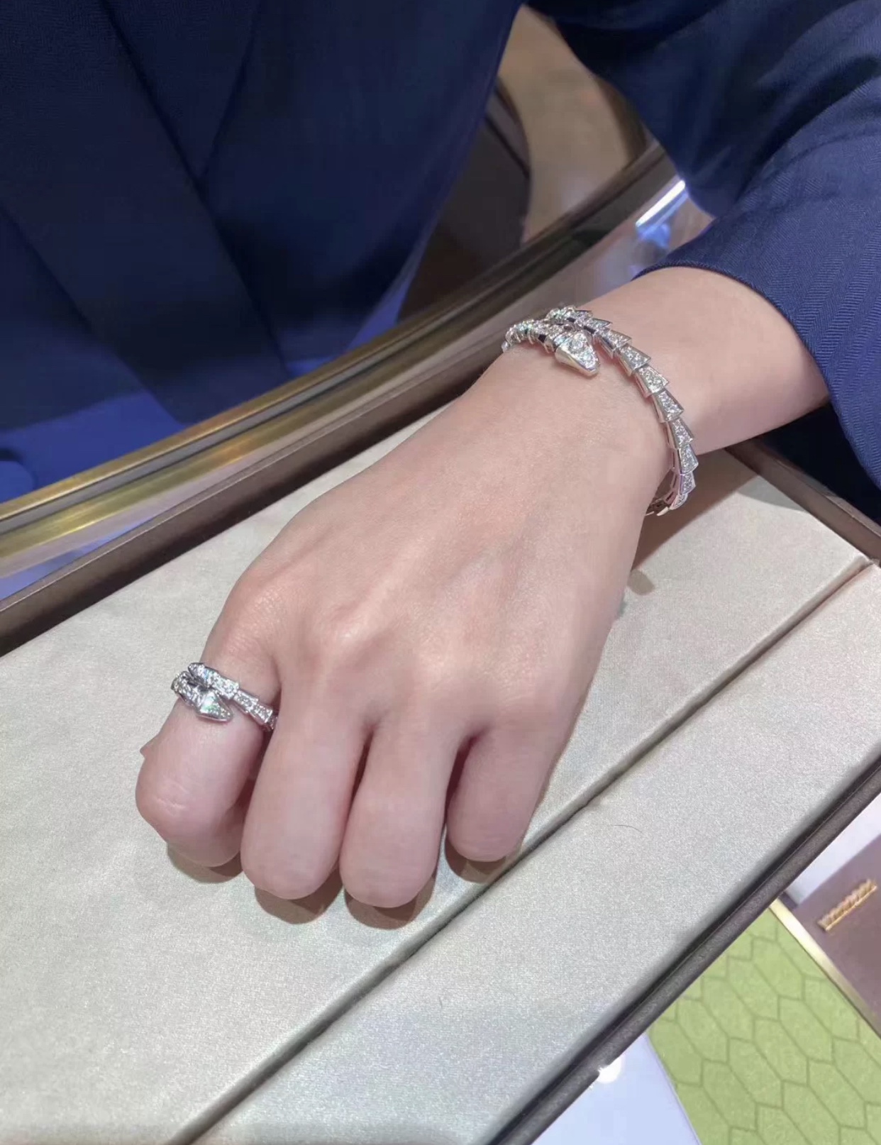 Bvlgari Full Diamond Serpenti Viper Ring - Best Replica Jewelry™