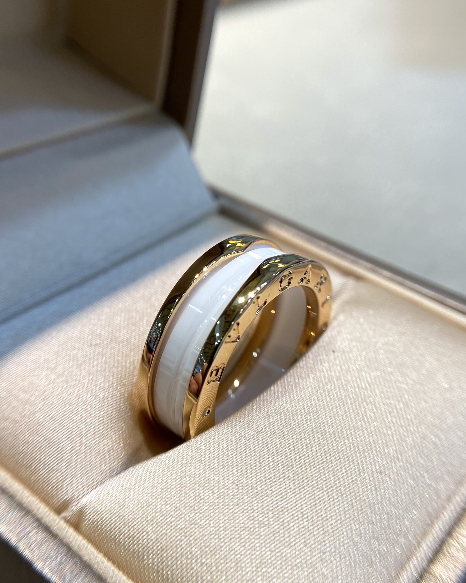 Bvlgari Rose Gold and White B.zero1 Ring - Best Replica Jewelry™