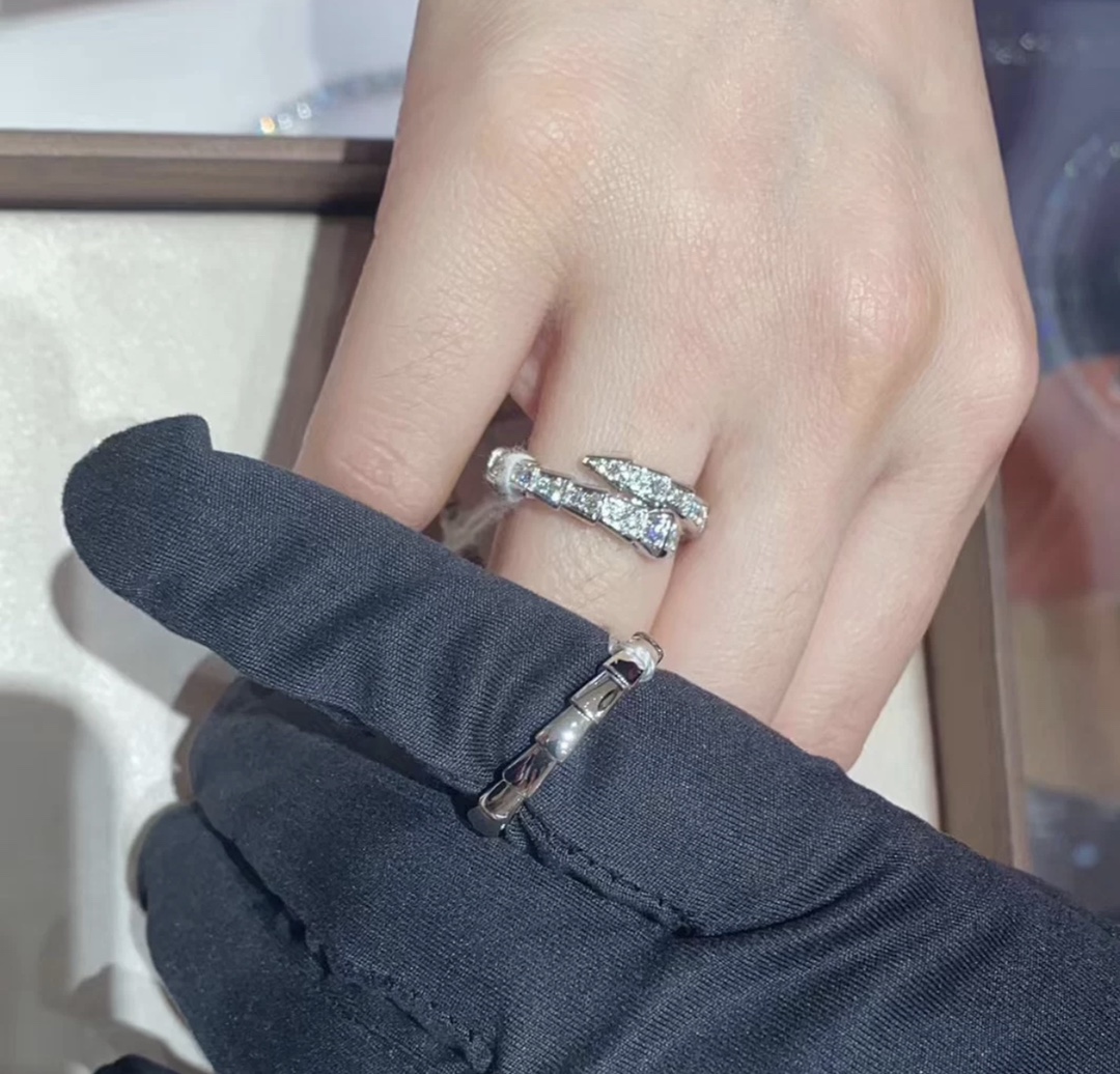 Bvlgari Full Diamond Serpenti Viper Ring - Best Replica Jewelry™