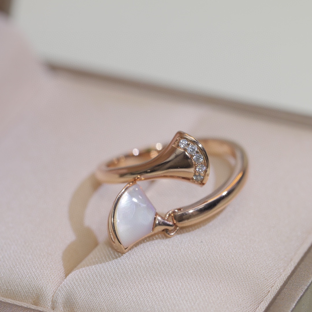 Bvlgari Rose Gold Charm Dangle Divas' Dream Ring - Best Replica Jewelry™