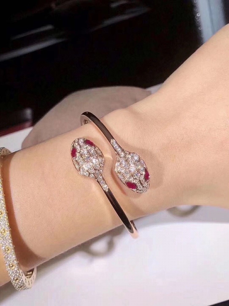 Bvlgari Full Diamond Paved Serpenti Viper Ring - Best Replica Jewelry™