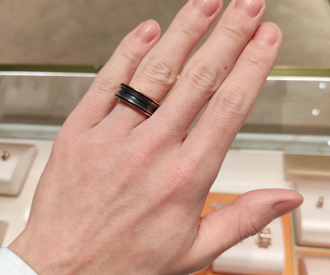 Bvlgari Rose Gold Frosted Black Ceramic B.zero1 Ring - Best Replica Jewelry™