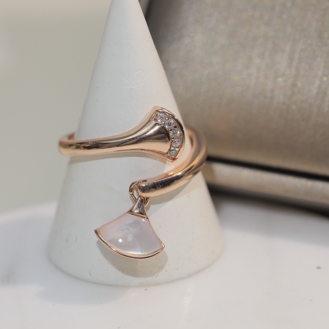 Bvlgari Rose Gold Charm Dangle Divas' Dream Ring - Best Replica Jewelry™