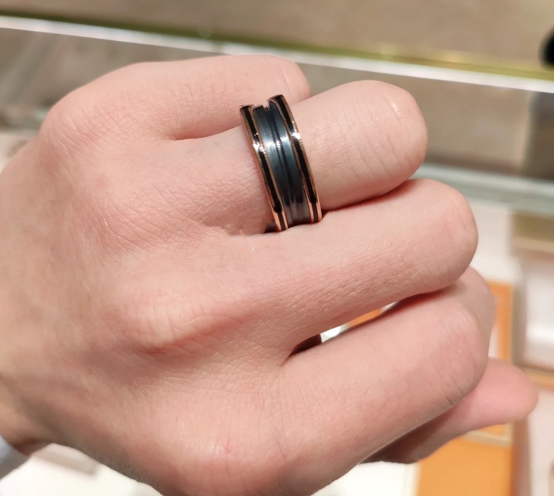 Bvlgari Rose Gold Frosted Black Ceramic B.zero1 Ring - Best Replica Jewelry™