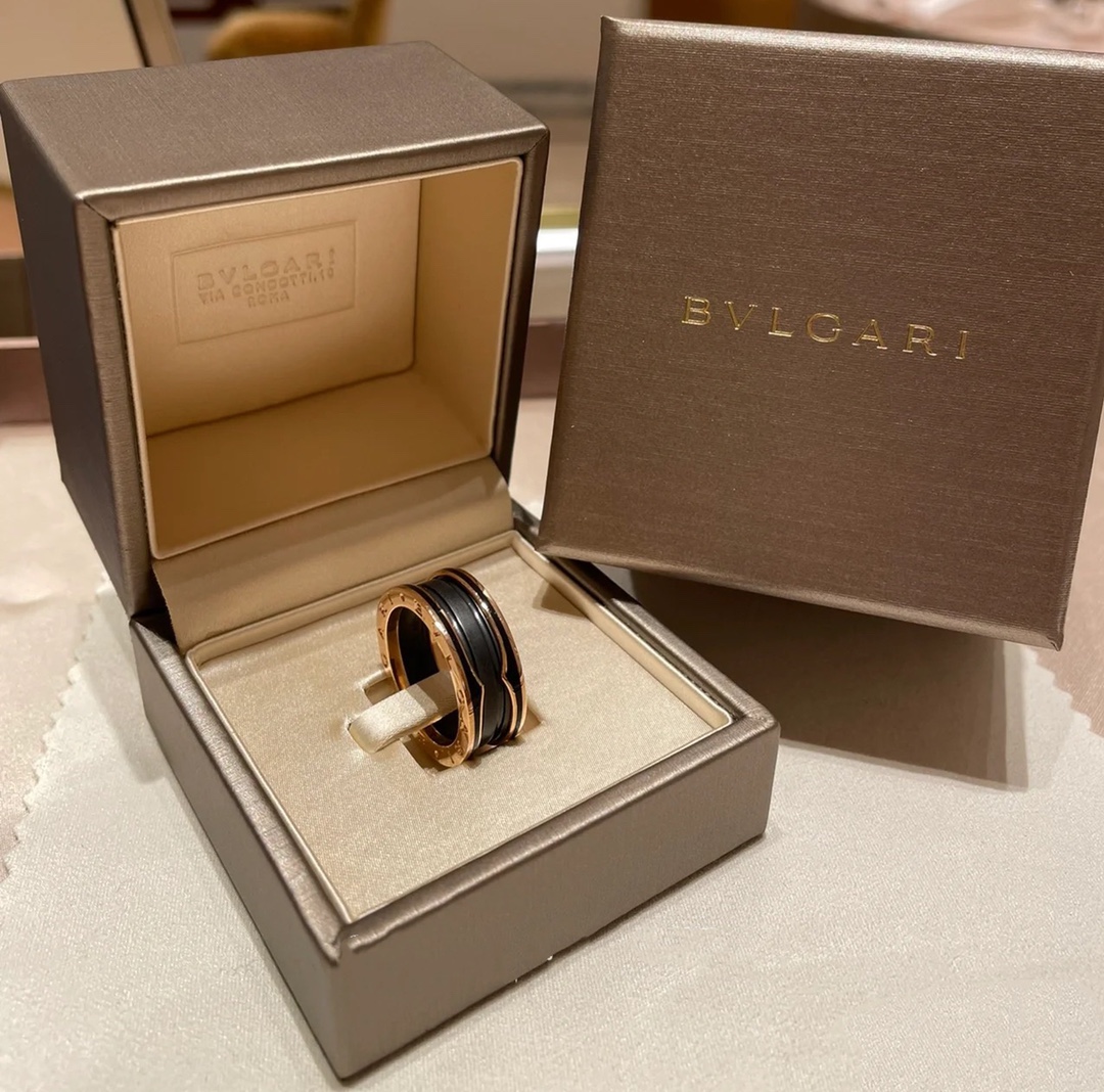 Bvlgari Rose Gold Frosted Black Ceramic B.zero1 Ring - Best Replica Jewelry™