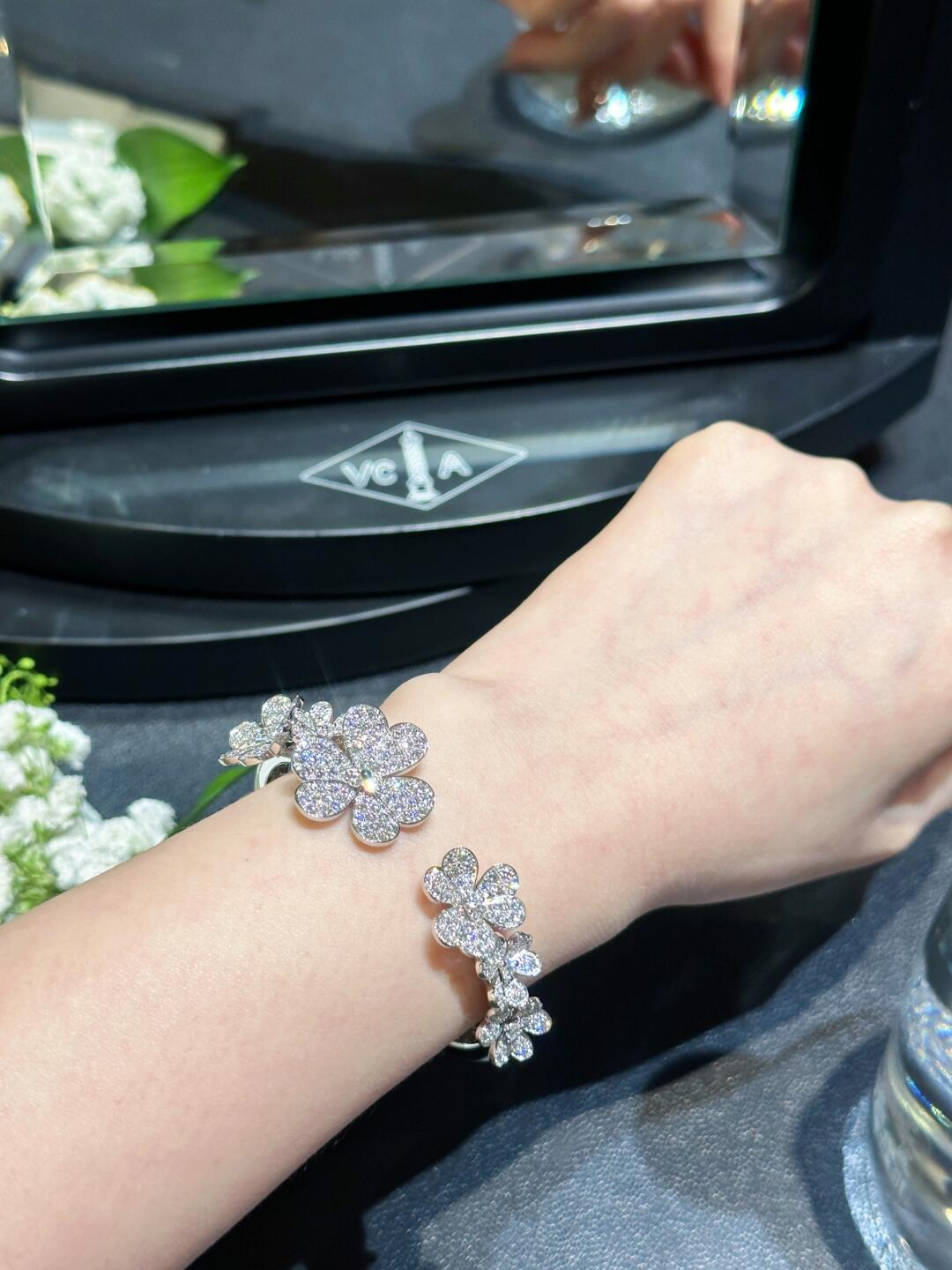 Dupe Van Cleef & Arpels Full Diamond Frivole 7 Flowers Bangle Bracelet