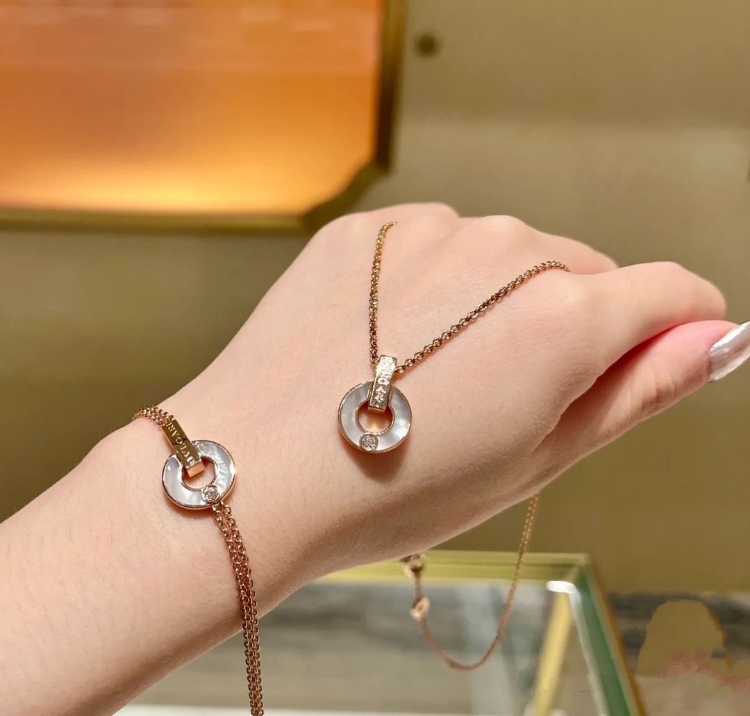 Dupe Bvlgari Bvlgari Bracelet Necklace Mother of Pearl and Malachite