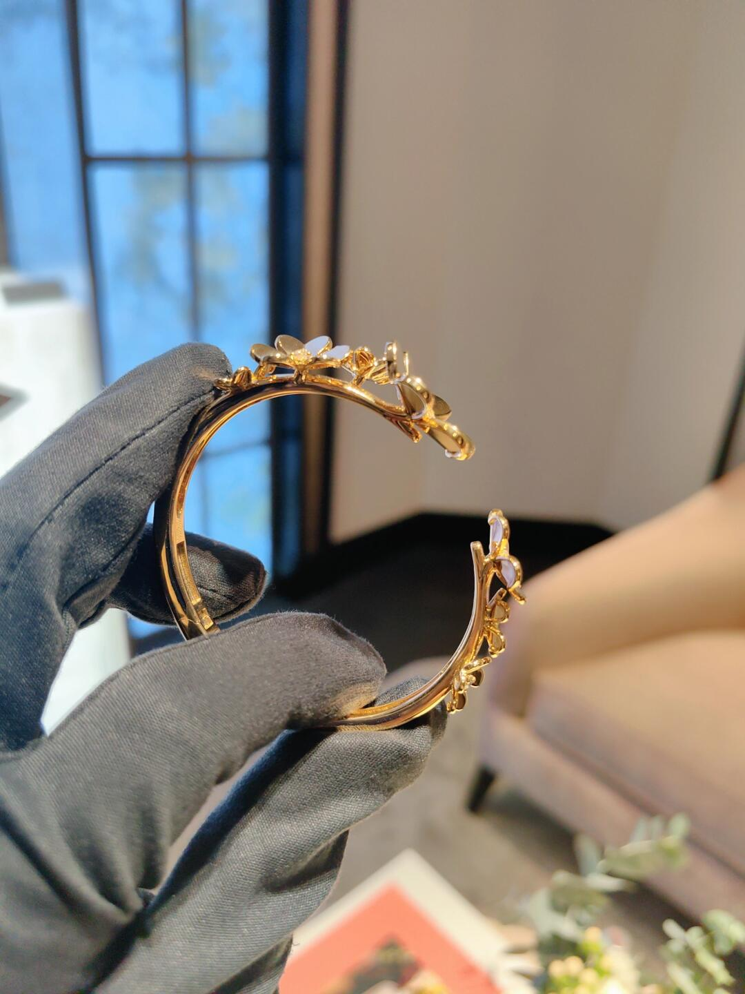 Dupe Van Cleef & Arpels Frivole 7 Flowers Bangle Bracelet