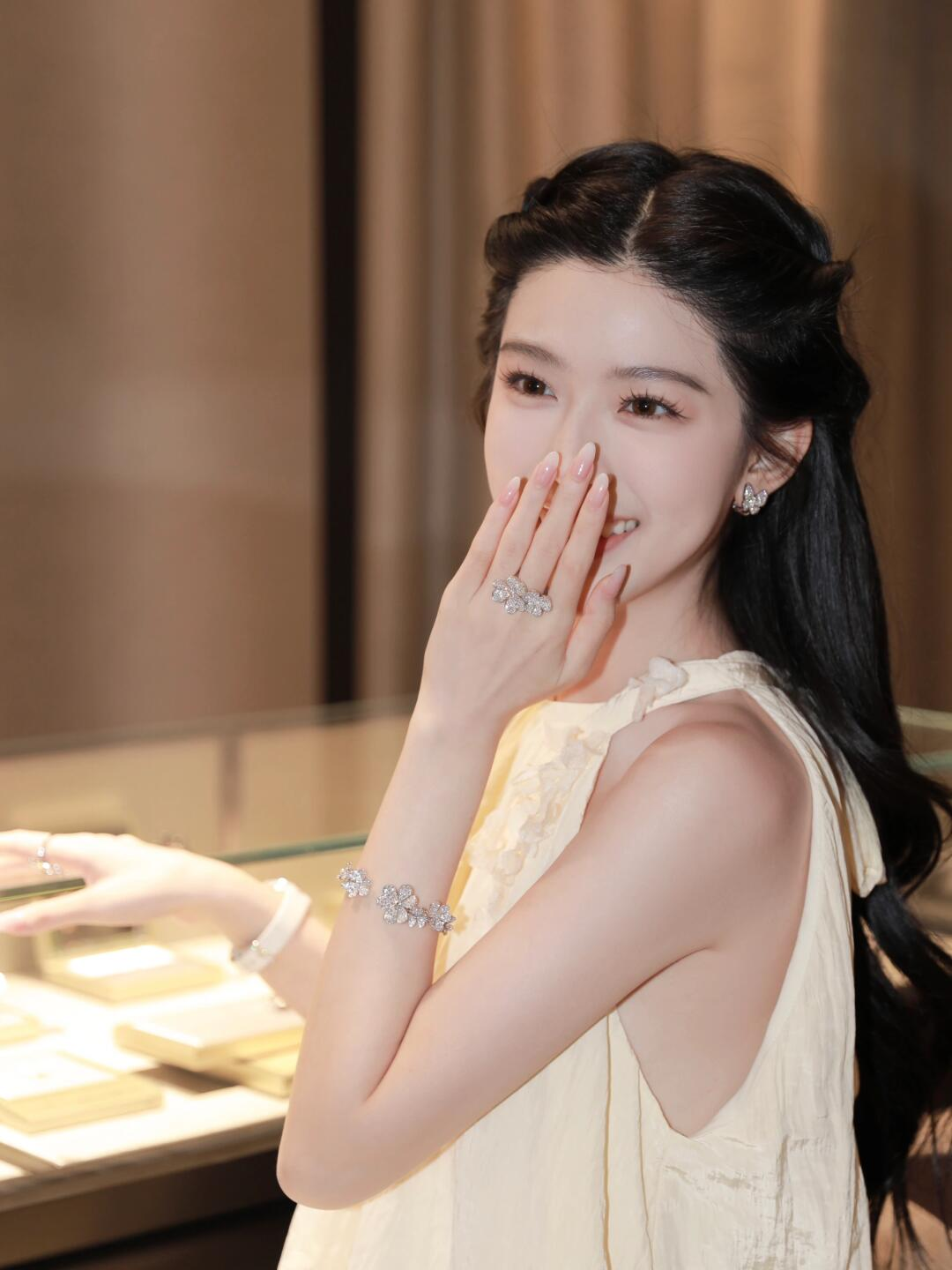 Dupe Van Cleef & Arpels Full Diamond Frivole 7 Flowers Bangle Bracelet