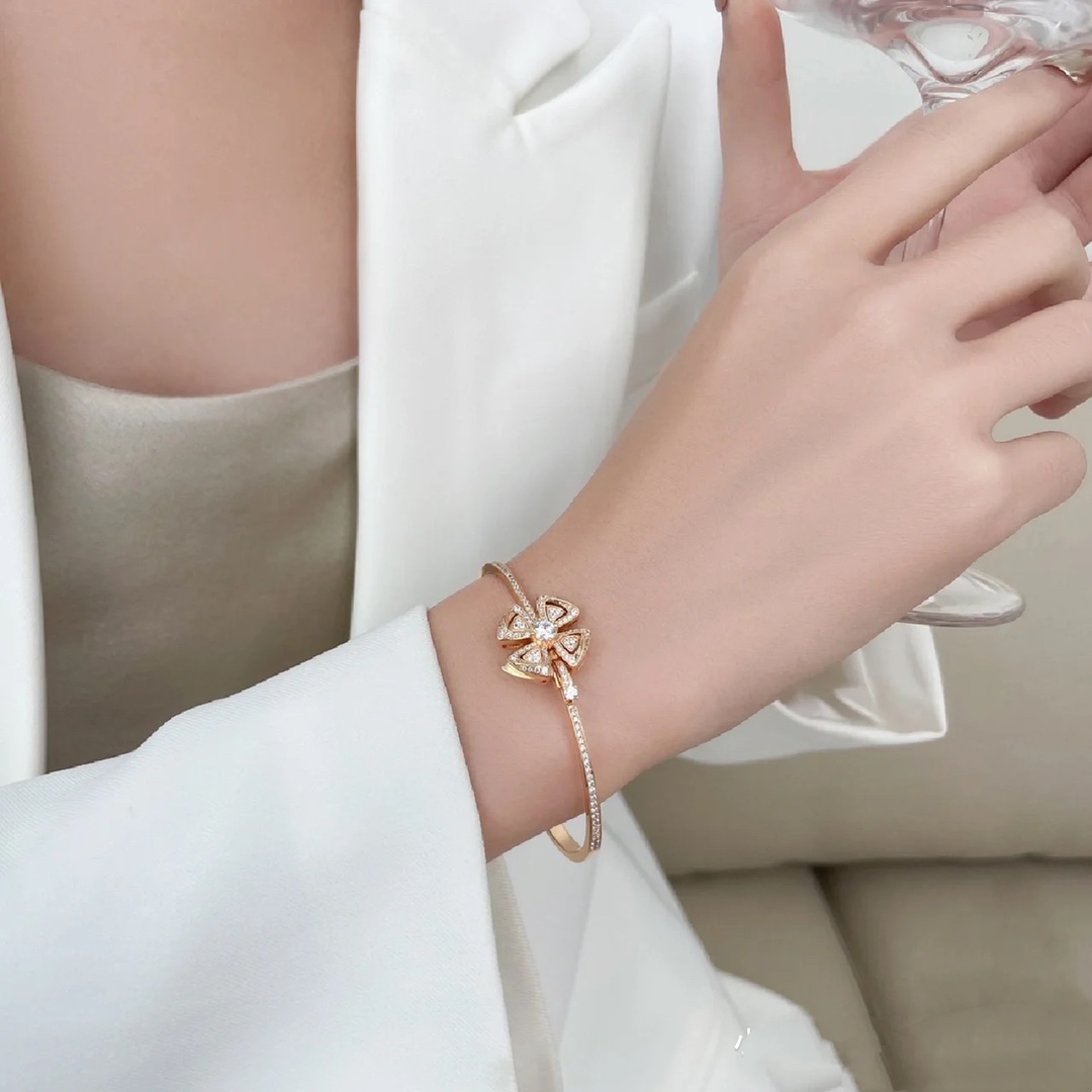 Dupe Bvlgari Fiorever Bracelet Rose Gold Flower Bangle