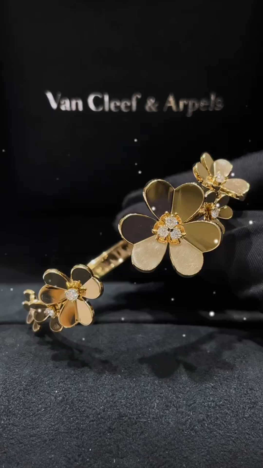 VCA Frivole 7 Flowers Bangle Bracelet - Best Replica Jewelry™