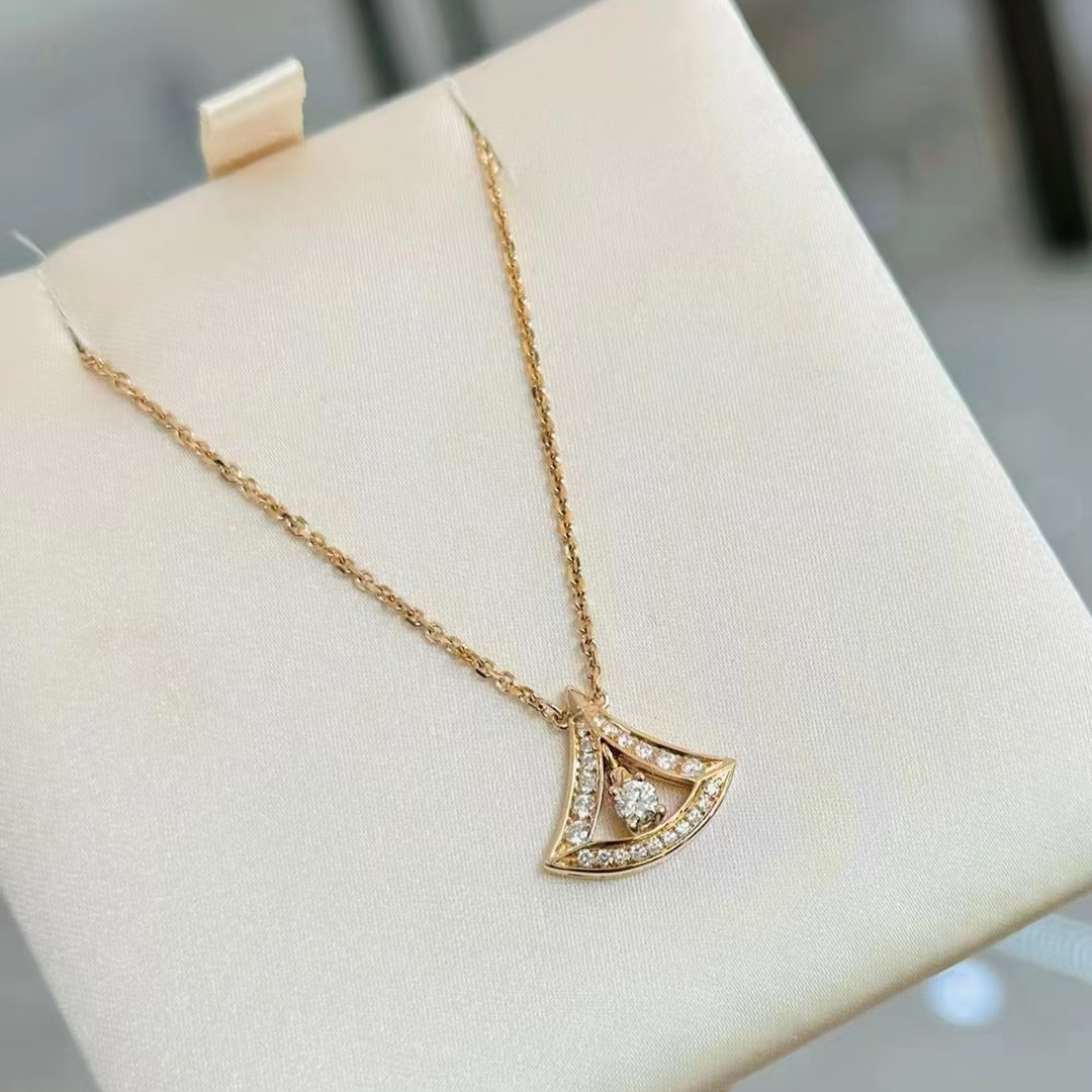 Dupe Bvlgari Divas' Dream Diamond Paved Pendant Necklace