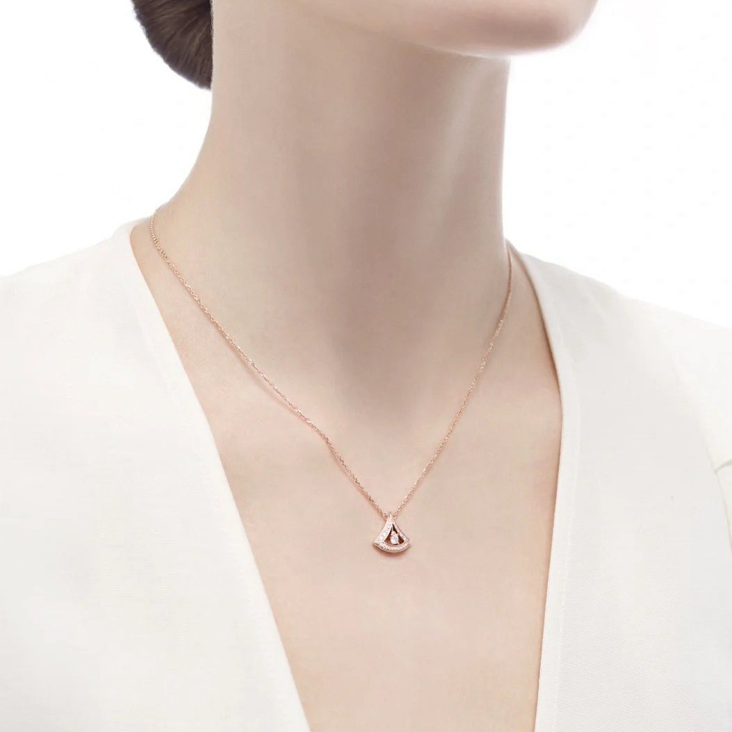 Dupe Bvlgari Divas' Dream Diamond Paved Pendant Necklace