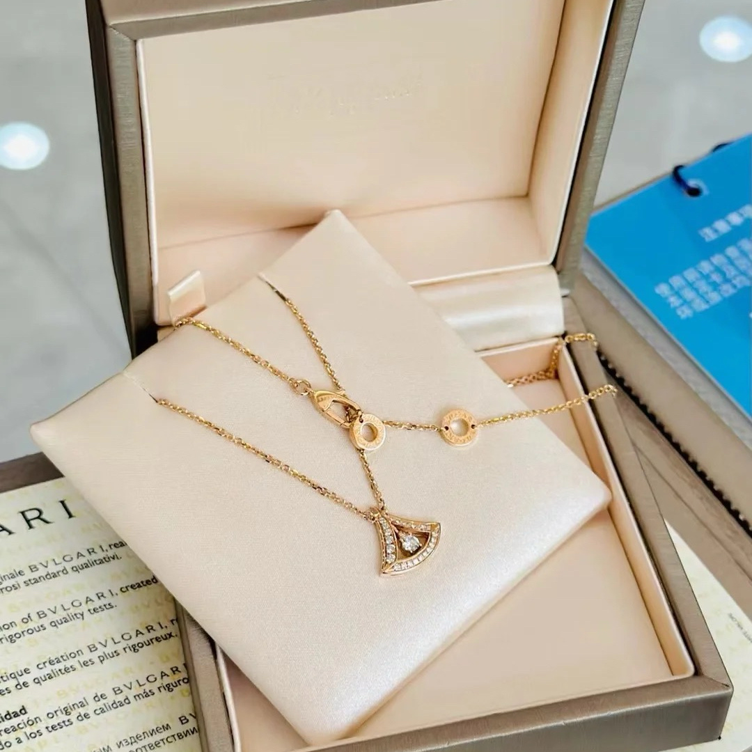 Dupe Bvlgari Divas' Dream Diamond Paved Pendant Necklace