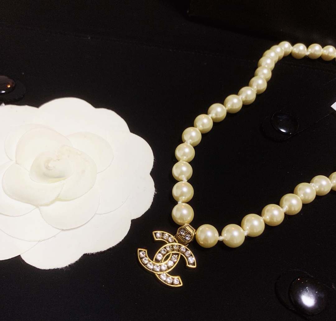 Dupe Chanel Vintage Pearl Choker with CC Pendant Necklace