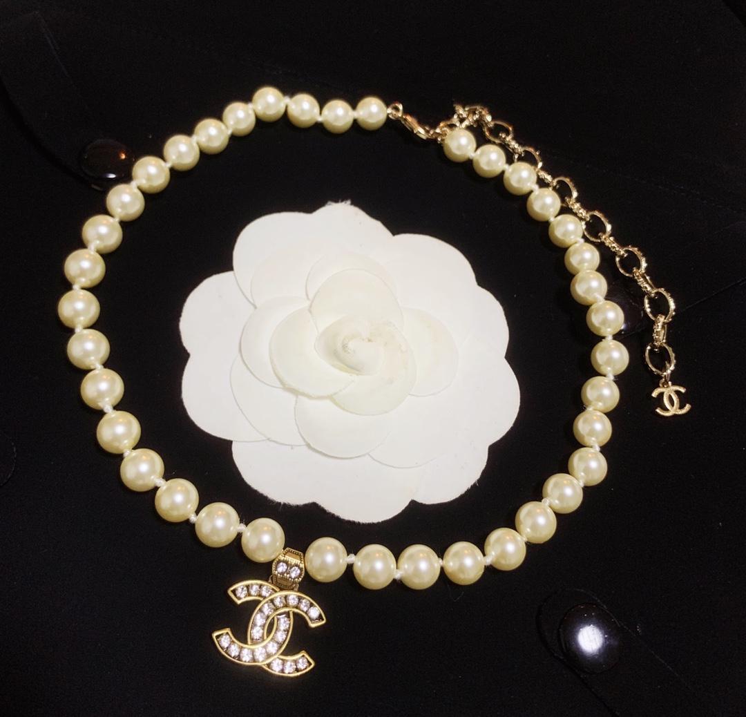 Dupe Chanel Vintage Pearl Choker with CC Pendant Necklace
