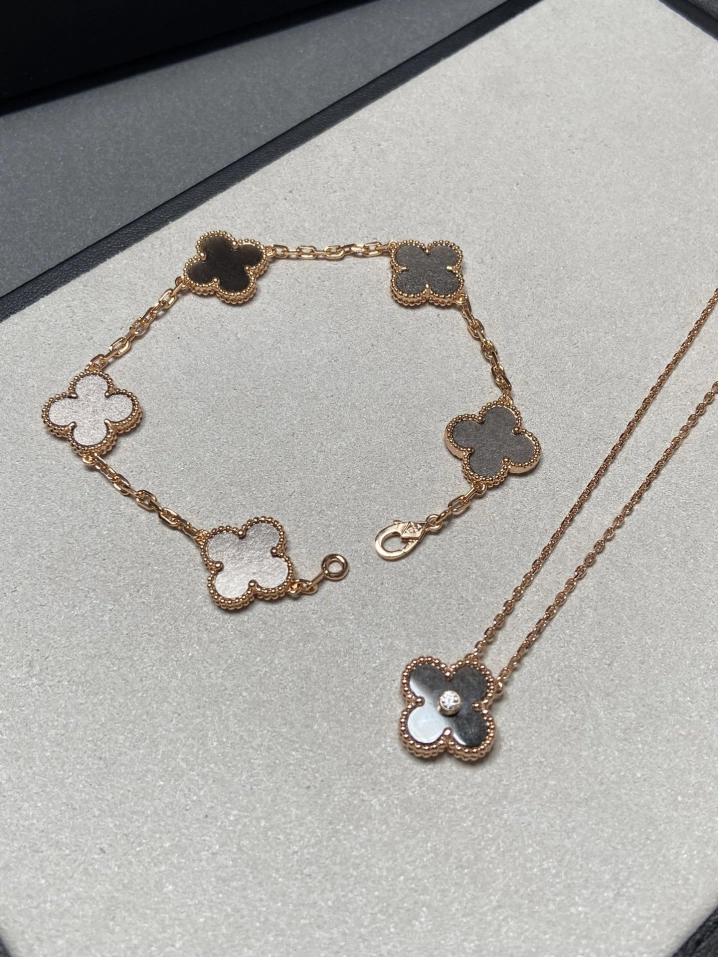 Dupe Van Cleef & Arpels Obsidian Alhambra Bracelet and Necklace