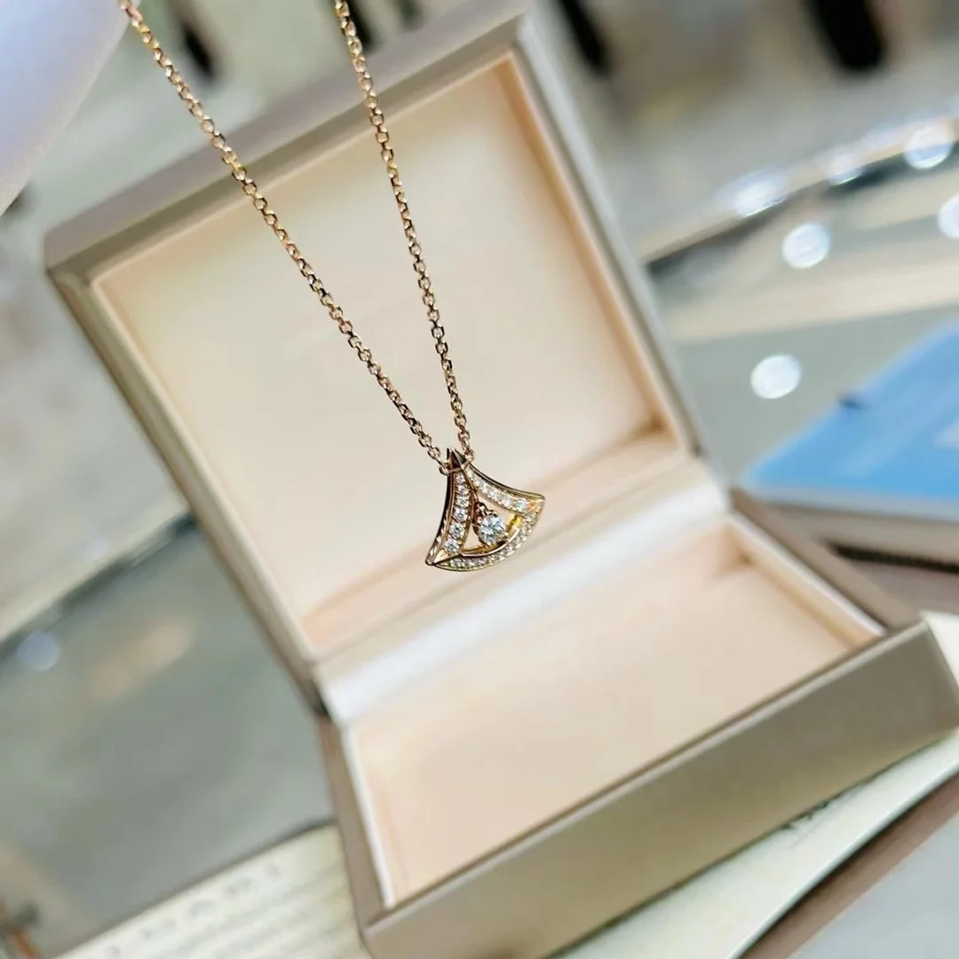 Dupe Bvlgari Divas' Dream Diamond Paved Pendant Necklace