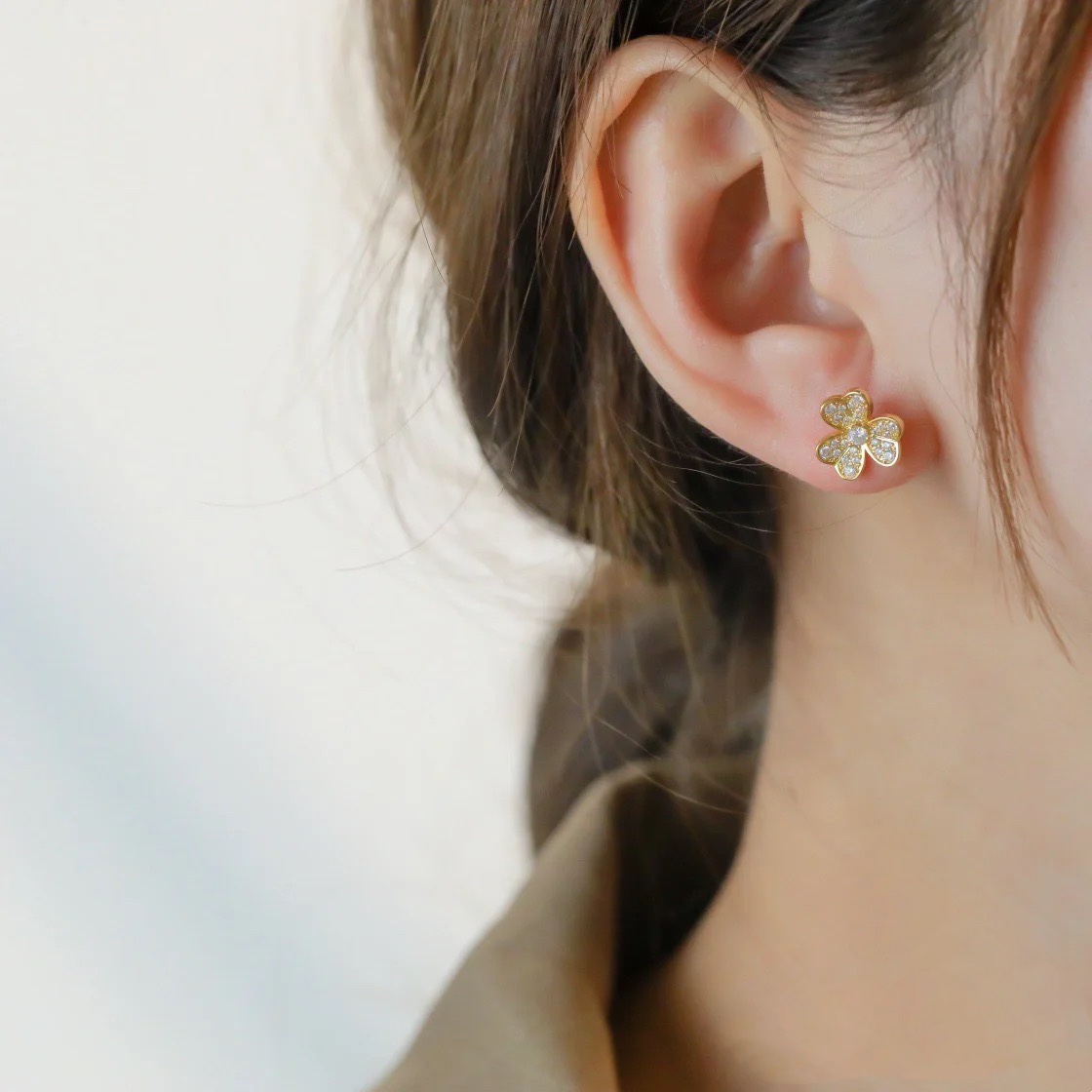 Dupe Van Cleef & Arpels Stud Frivole Earrings