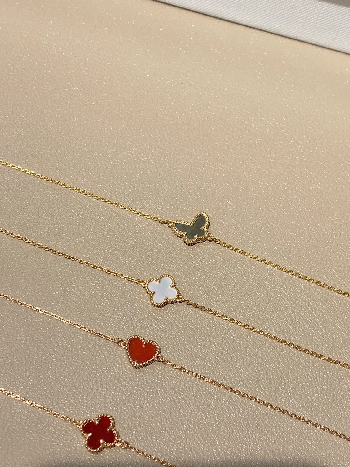 Dupe Van Cleef & Arpels Sweet Heart Butterfly Alhambra Bracelet 1 Motif