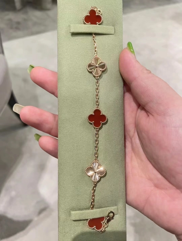 Dupe Van Cleef & Arpels Carnelian and Guilloche Vintage Alhambra Bracelet 5 Motifs