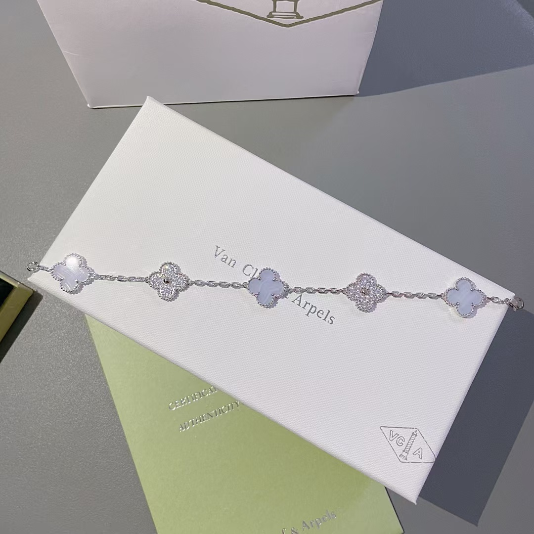 Dupe Van Cleef & Arpels Diamond and Chalcedony Vintage Alhambra Bracelet 5 Motifs