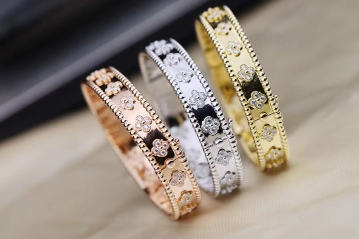 Dupe Van Cleef & Arpels Perlee Clovers Bracelet, Medium Bangle