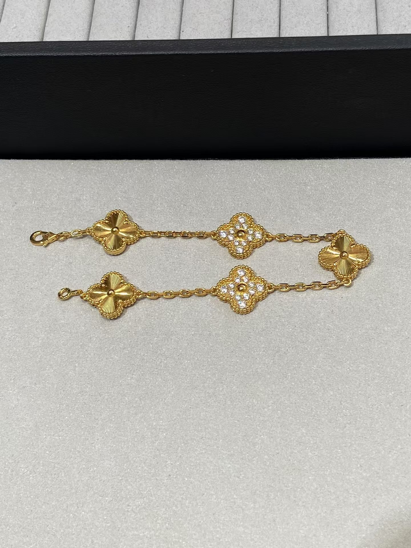 Dupe Van Cleef & Arpels Gold-tone Diamond and Guilloche Vintage Alhambra Bracelet 5 Motifs