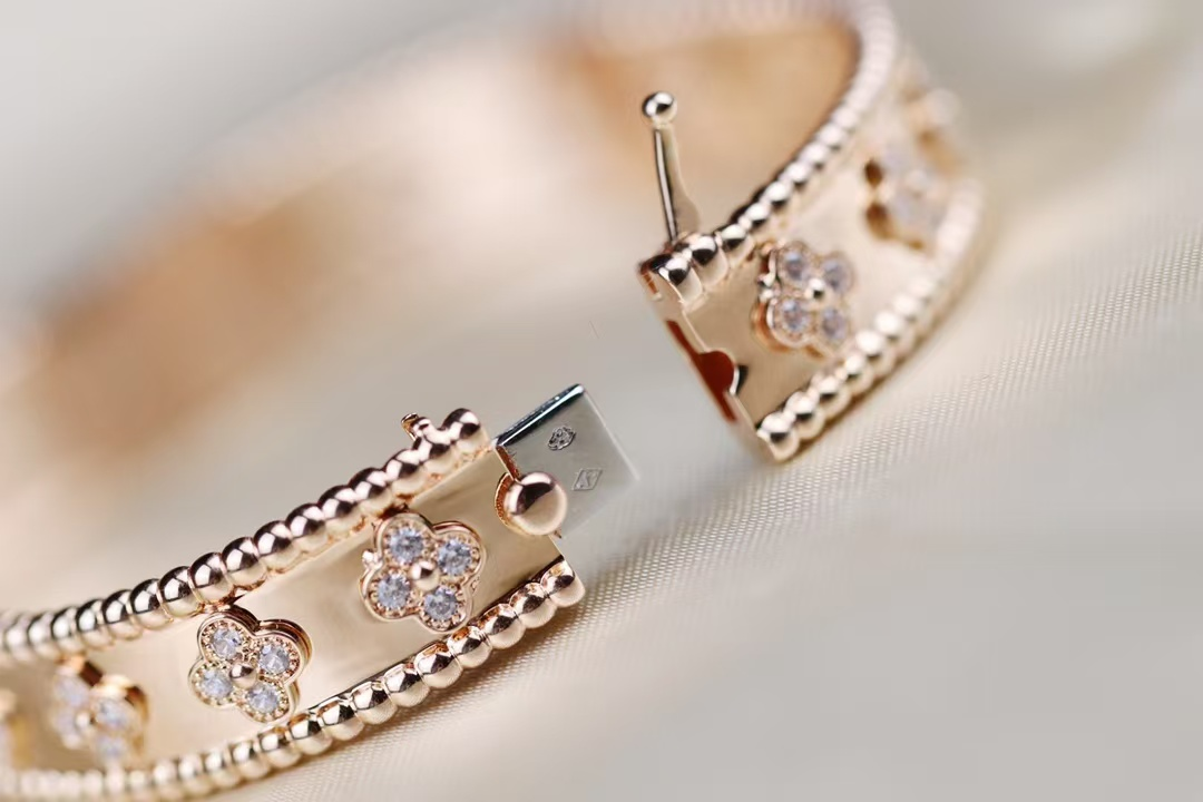 Dupe Van Cleef & Arpels Perlee Clovers Bracelet, Medium Bangle