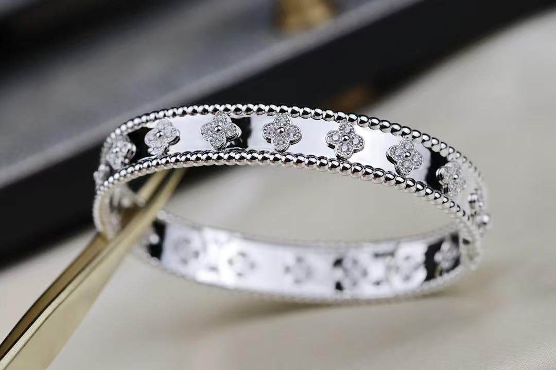 Dupe Van Cleef & Arpels Perlee Clovers Bracelet, Medium Bangle