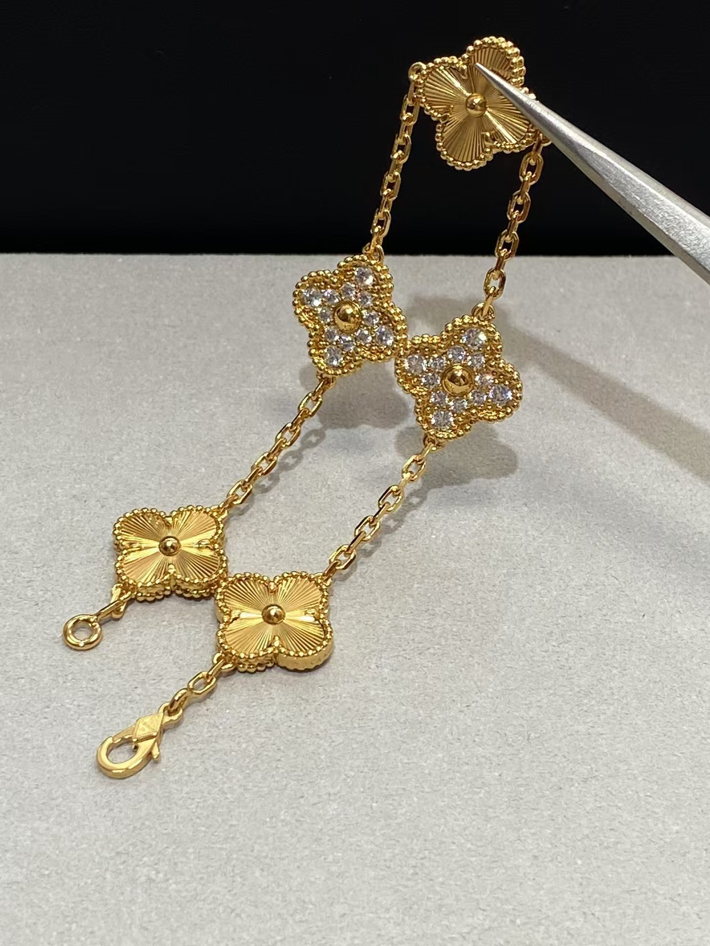 Dupe Van Cleef & Arpels Gold-tone Diamond and Guilloche Vintage Alhambra Bracelet 5 Motifs