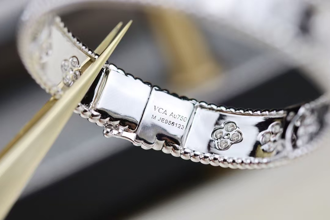 Dupe Van Cleef & Arpels Perlee Clovers Bracelet, Medium Bangle