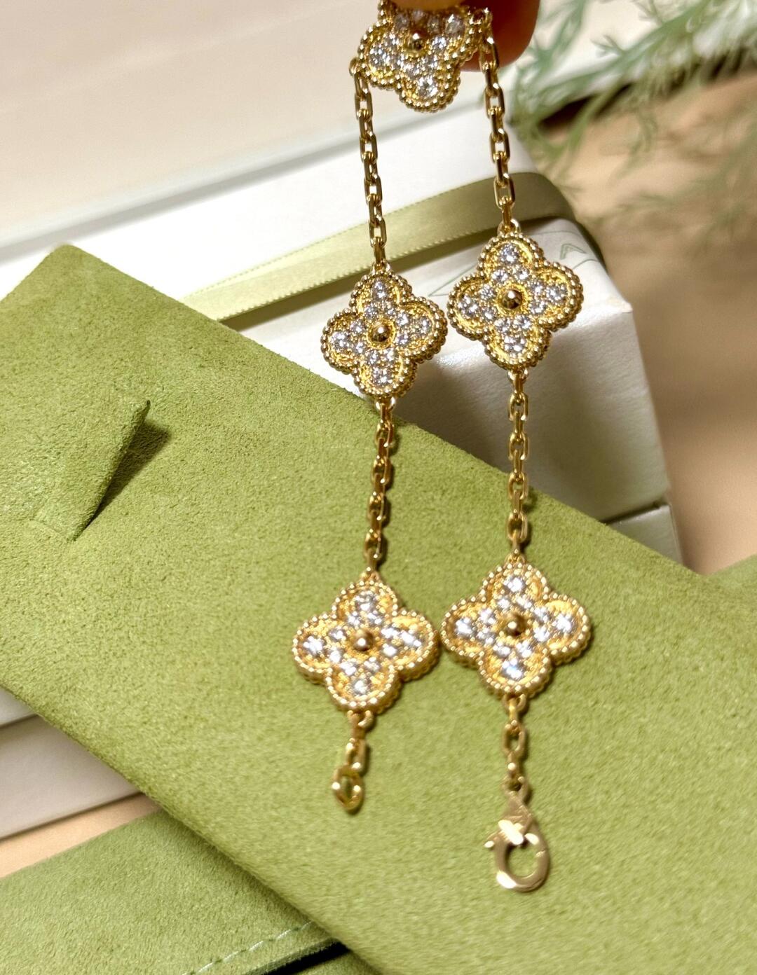 Van Cleef & Arpels Vintage Alhambra Bracelet in Gold-tone with Paved,5 Motifs