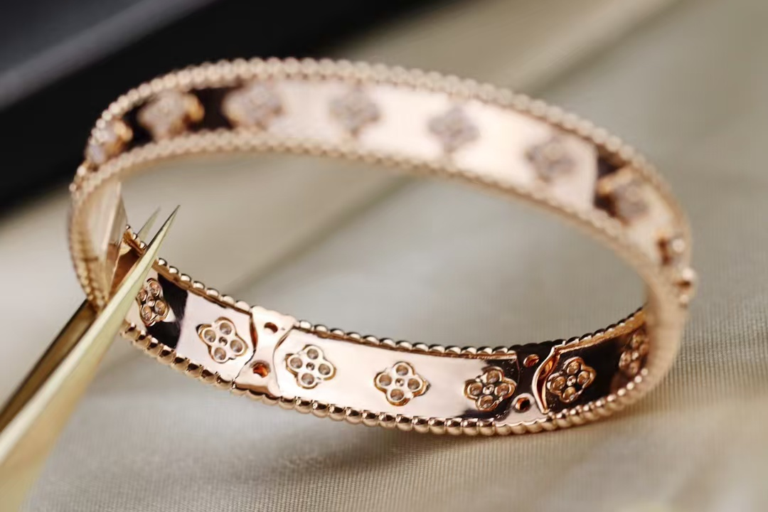 Dupe Van Cleef & Arpels Perlee Clovers Bracelet, Medium Bangle