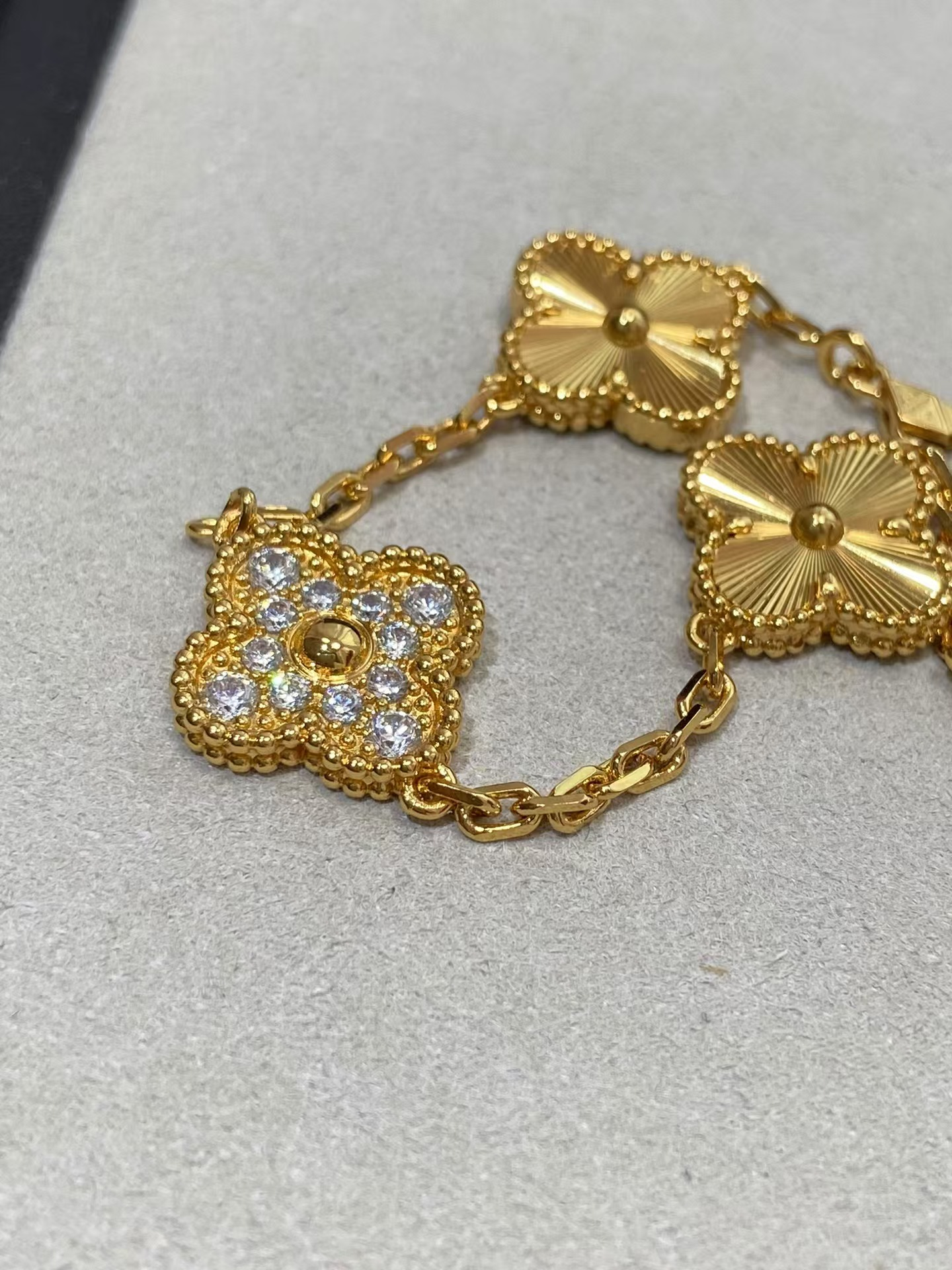 Dupe Van Cleef & Arpels Gold-tone Diamond and Guilloche Vintage Alhambra Bracelet 5 Motifs