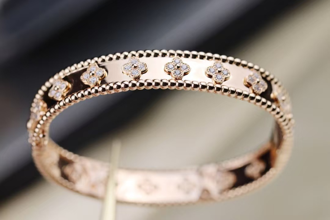 Dupe Van Cleef & Arpels Perlee Clovers Bracelet, Medium Bangle