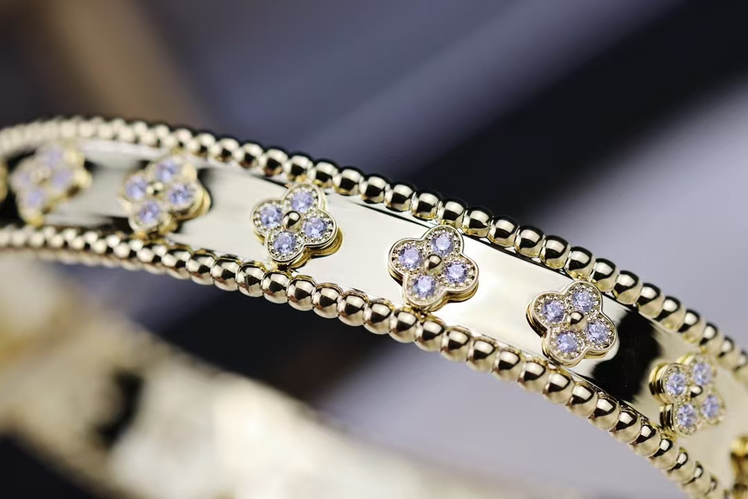 Dupe Van Cleef & Arpels Perlee Clovers Bracelet, Medium Bangle