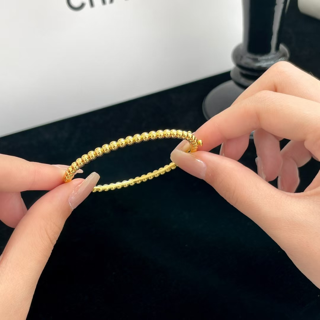 Dupe Van Cleef & Arpels Perlee Pearls of Gold Bracelet - Medium Bangle