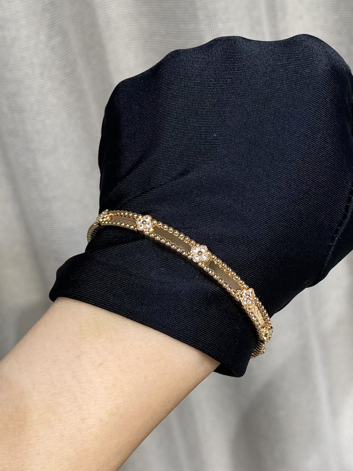 Dupe Van Cleef & Arpels Perlee Sweet Clovers Bracelet Bangle, Medium Model