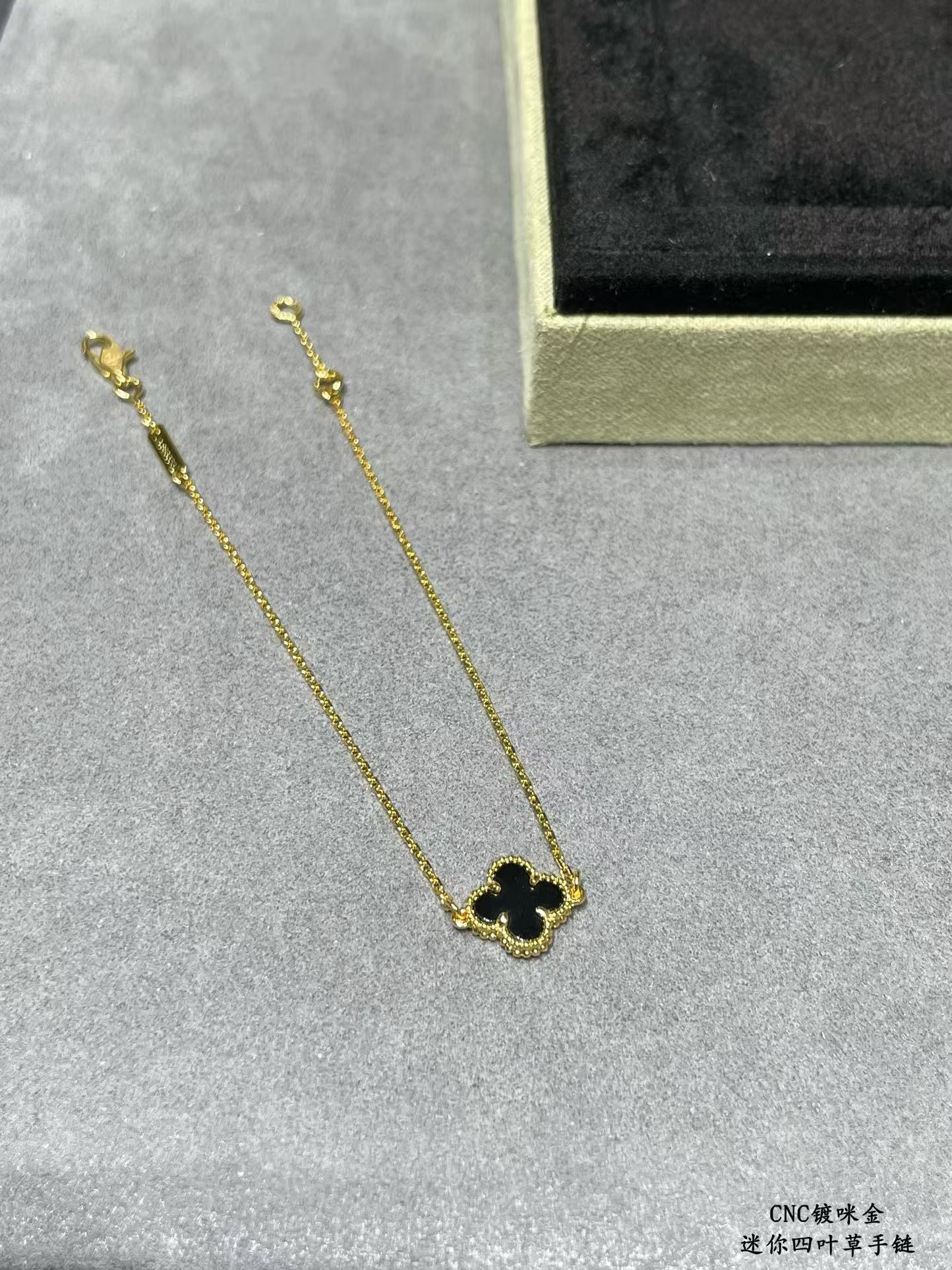 Dupe Van Cleef & Arpels Black Onyx Sweet Alhambra Black Agate Bracelet, 1 Motif